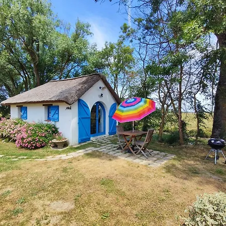 Holiday home Les Bourrines Du Marais, Le Bourrineau *